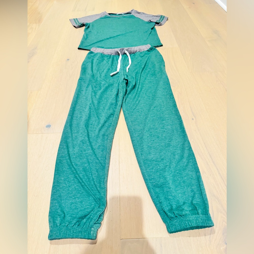 Brand new size small joggers set